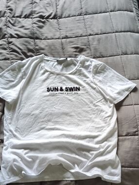 Zara White Graphic 'SUN & SWIN' Short Sleeve Tee